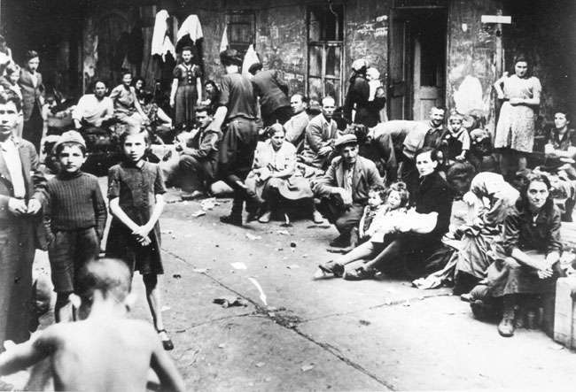 4 de Julio 1946: Los polacos “celebran” el fin de la guerra con el pogrom de Kielce (en Inglés)