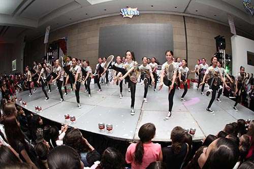 Las 33 alumnas mostraron su talento artístico durante la fiesta