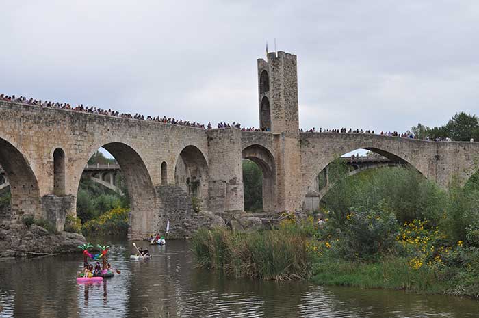 Y por 300 años los judíos locales disfrutaron desde el Shul y la Mikve una vista fenomenal del rio y todo lo que en el sucedía.
