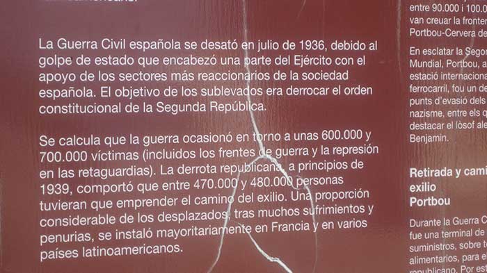 En Portbou hasta las marcas monumentales esparcidas a lo largo del pueblo para marcar el camino de Benjamin tienen orden y un sentido además de histórico, casi poético.