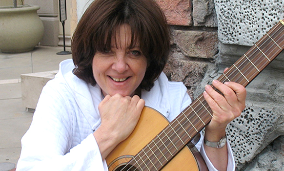 Elisheva Edelson, Creando identidad a través de la música y la educación judía