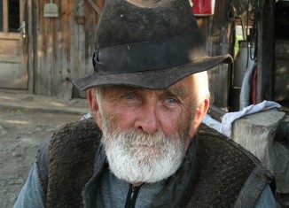 88643202939b328c 640 old man