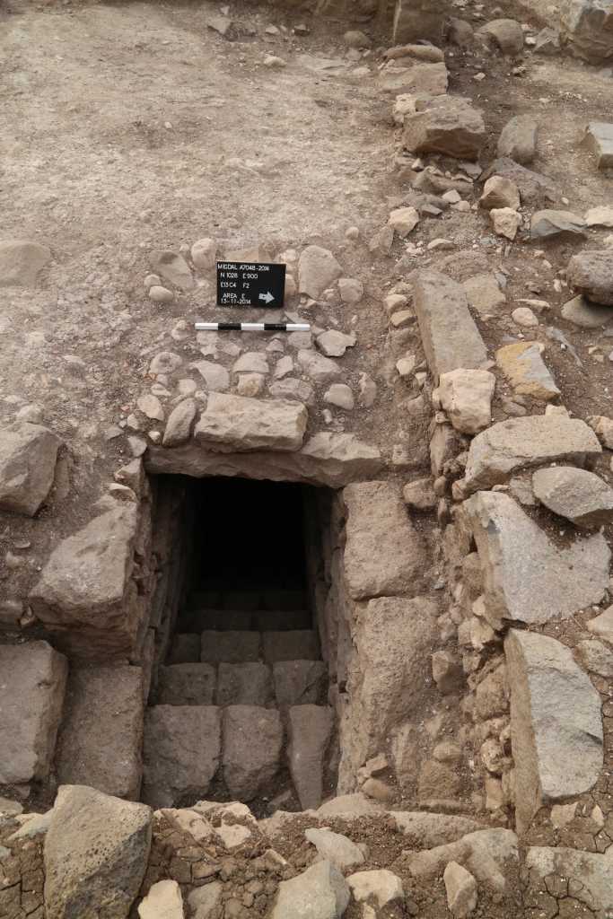 Una de las piscinas escalonadas encontradas en el área del mercado. Fotografía del Centro de Investigación en Culturas de la Antigüedad.
