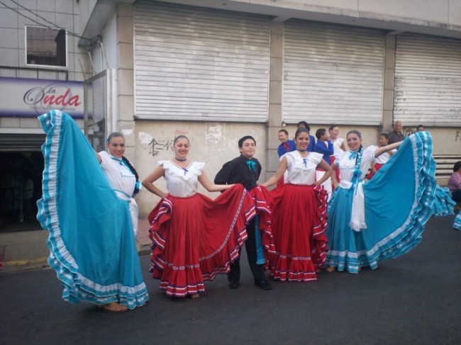 TRAJES TIPICOS