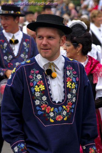 TRAJE DE INTERLAKEN