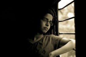 e03db50c29f71c3e81584d04ee44408be273ebd31bb4144693f1 640 kid sad 320x212
