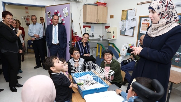 En un taller del Hospital ALYN, especializado en rehabilitación pediátrica.