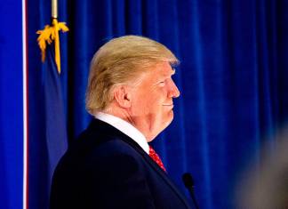 800px Trump view from side December 2015