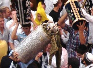 simjat torah 600x350