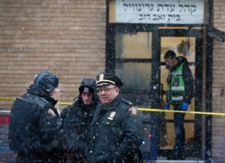Fuerzas policiales y de rescate en la escena del ataque Foto REUTERS Lloyd Mitchell
