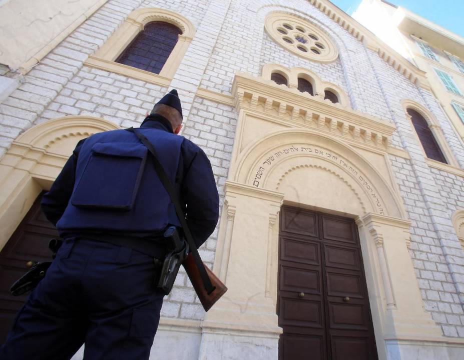 La synagogue, rue Deloye à Nice, sous surveillance.