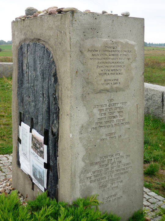 800px Jedwabne Z pomnik