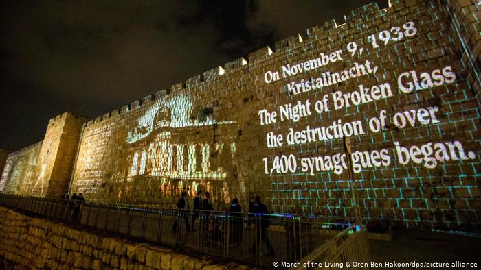 Angela Merkel laments ′disgrace′ of Kristallnacht | News | DW | 09.11.2020