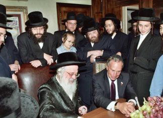 Michael Bloomberg visiting Munkacs Hasidic sect in Brooklyn