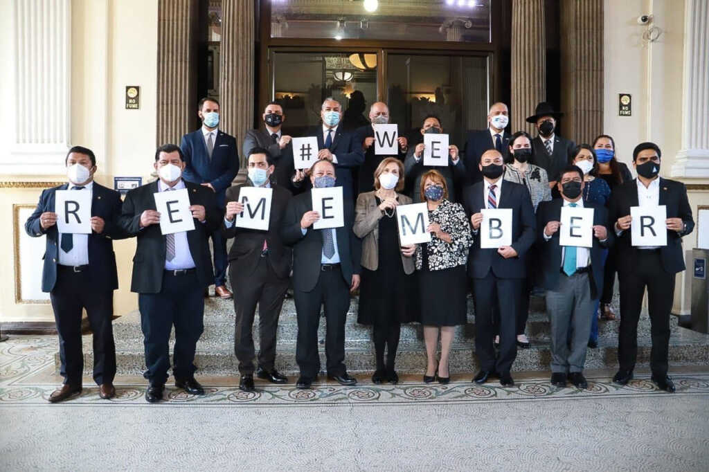 El Centro Wiesenthal Aplaude el Reconocimiento del Congreso de Guatemala a la Definición de Antisemitismo de la IHRA 1 Miembros del Congreso de Guatemala