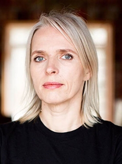 Annette Hess. Biografías y libros de autores en Anika Entre Libros. Literatura