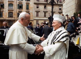El abrazo entre San Juan Pablo II y el Gran Rabino de Roma, Elio Toaff