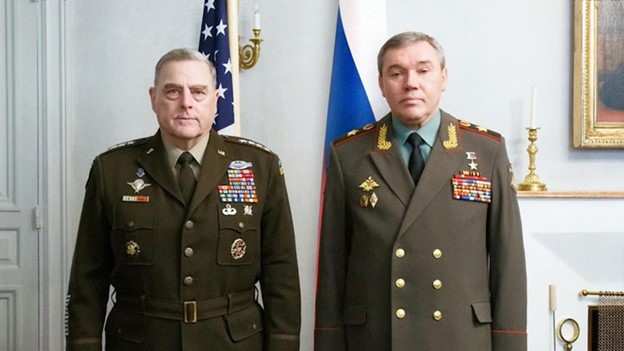 Mark Milley (izq.) junto a Valery Gerasimov (Fuente: Vesti.ru)