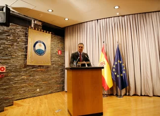 Pedro Sanchez Fernando durante su visita al CNI Foto Pool Moncloa Ministerio de la Presidencia Gobierno de Espana