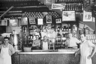 Comenzó a fotografiar Buenios Aires en 1953, sin saber el idioma