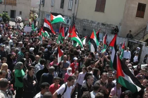 Banderas palestina durante el Dia de la Tierra en Sajnin Foto Makbula Nassar Wikimedia Commons CC BY SA 4.0