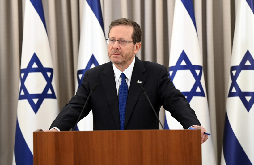 El presidente Isaac Herzog habla sobre la reforma judicial de Israel el 12 de febrero de 2023 (crédito: HAIM ZACH/GPO)