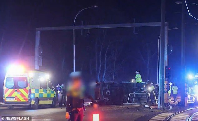 Policía y ambulancia en la escena del accidente en Amberes, Bélgica, el domingo por la noche.