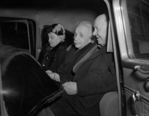 Detrás-de-la-foto-de-Einstein-con-la-lengua-afuera5