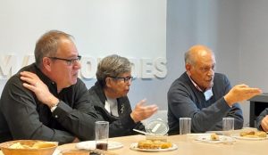 almuerzo. El Embajador de Israel Eyal Sela la Dra. Margalit Bejarano de Israel y el Dr. Mario E. Cohen 1
