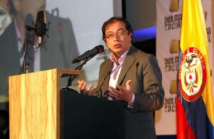 800px Gustavo Petro Urre