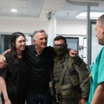 fotos rehenes llegan a su casa