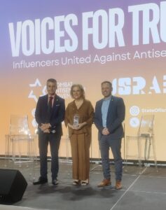 2. La cumbre “Influencers unidos contra el antisemitismo: Voces por la verdad”, en Nueva York, el 30 de junio de 2024. Sacha Roytman-Dratwa, CEO de CAM.