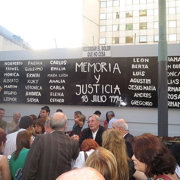 Atentado AMIA: Irán condena a la justicia argentina por insistir en juzgar a “ciudadanos iraníes” por el ataque terrorista