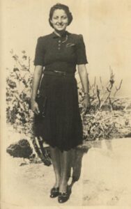 Senesh aliya at Haifa port 1939 sm