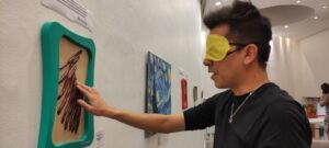 Jose Coti tocando una obra