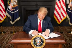 donald trump signing eo on iran sanctions p20180805sc 0480 07c9d5
