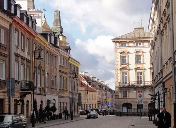 1024px Warsaw Poland 8020342762