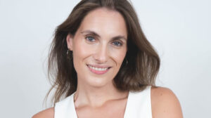 magdalena huberman en su primer protagonico en cine da vida a una mujer judia religiosa en mar rojo dirigida por kevin eisenberg KJXEWTBWBFF6JAYV7AIJVGBMXI