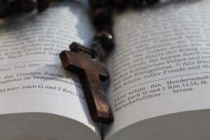 writing hand book religion cross christian 1107551 pxhere.com