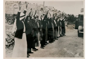 Arabs caught by the British 1320x880 1