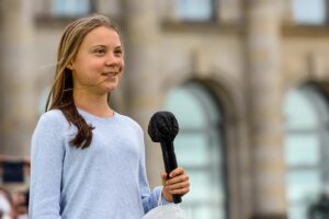 Greta Thunberg spricht beim Klimastreik vor dem Reichstag 51512796264