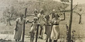 La familia de Robert Einstein, Nina, Lorenza, Paola, Cici, Seba y Luce en Perugia, Italia, en una foto sin fecha. (Cortesía de Anna Maria Boldrini)